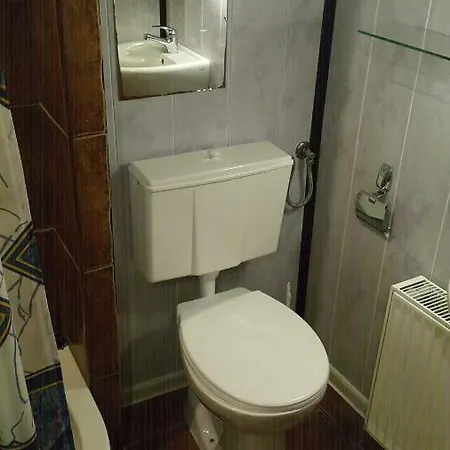 Apart Apartment *